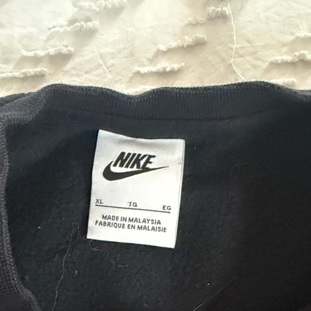 EUC Nike Kids Black Sweatshirt Long Sleeve XL Crewneck White Embroidered Swoop